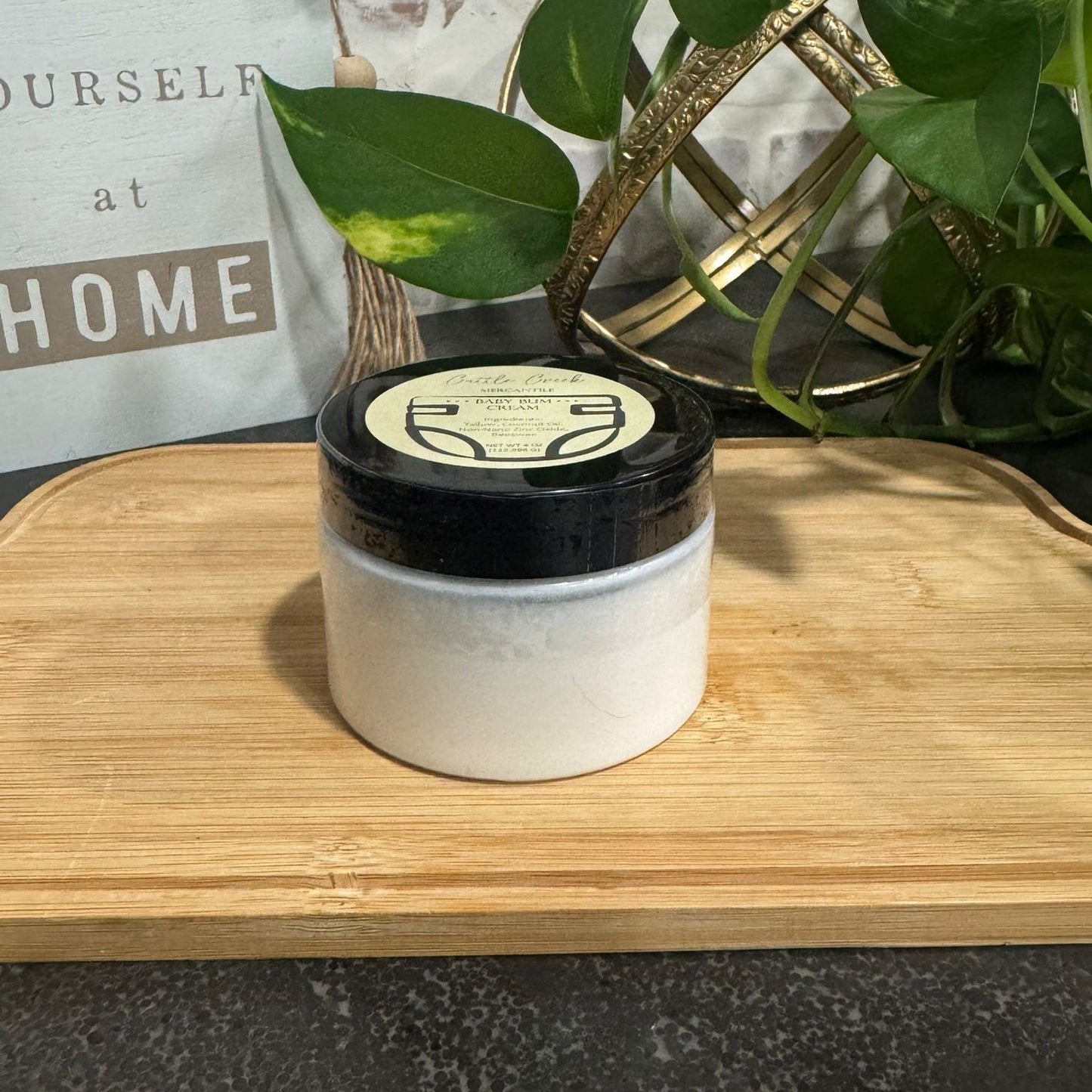 Gentle and soothing baby bum cream, crafted to provide relief and protection from diaper rash with natural tallow.